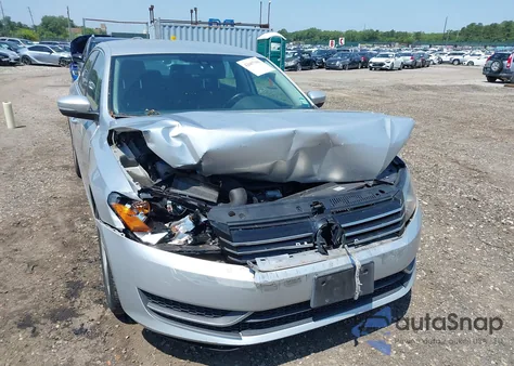 2014 Volkswagen Passat 1.8T Wolfsburg Edition z USA, uszkodzony, nr VIN 1VWAT7A39EC051562